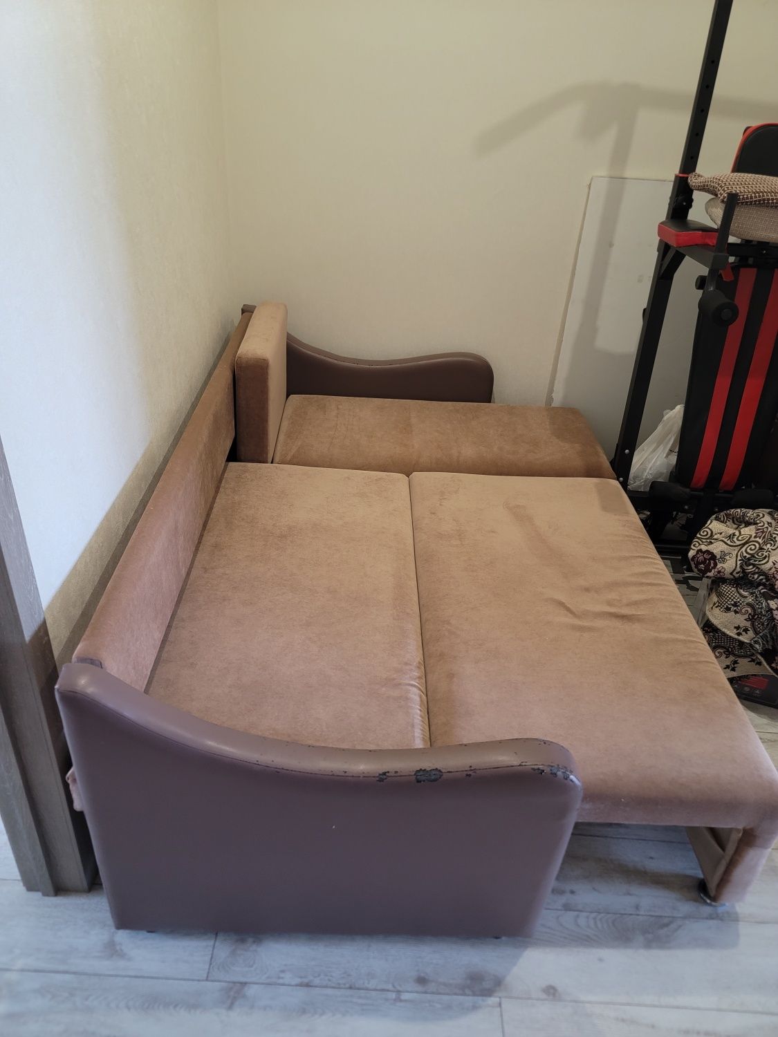 Продам угловой диван с складным механизмом