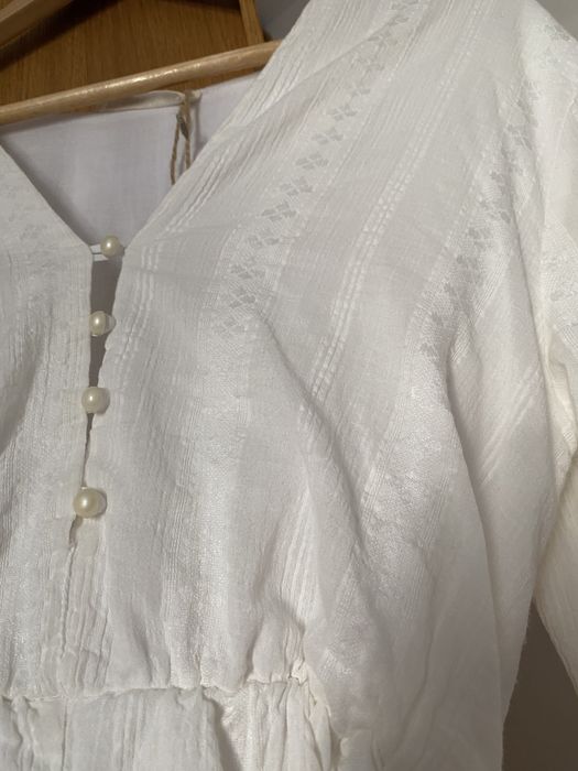 Salopeta albă din bumbac cu broderie