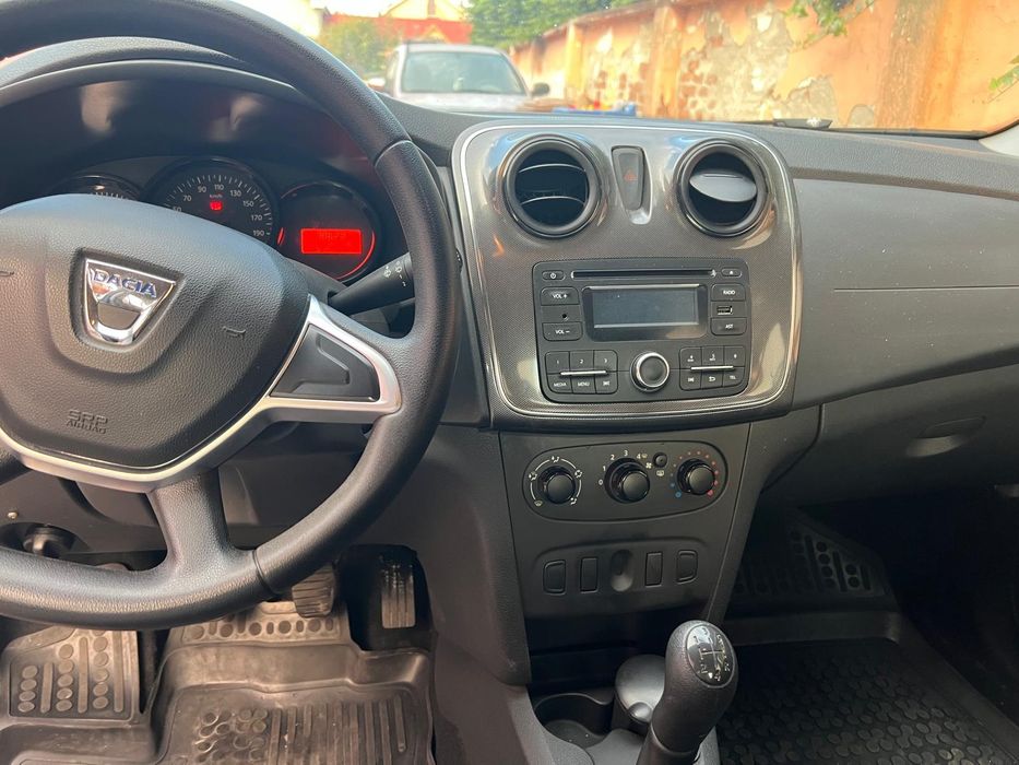 Vând Dacia Logan