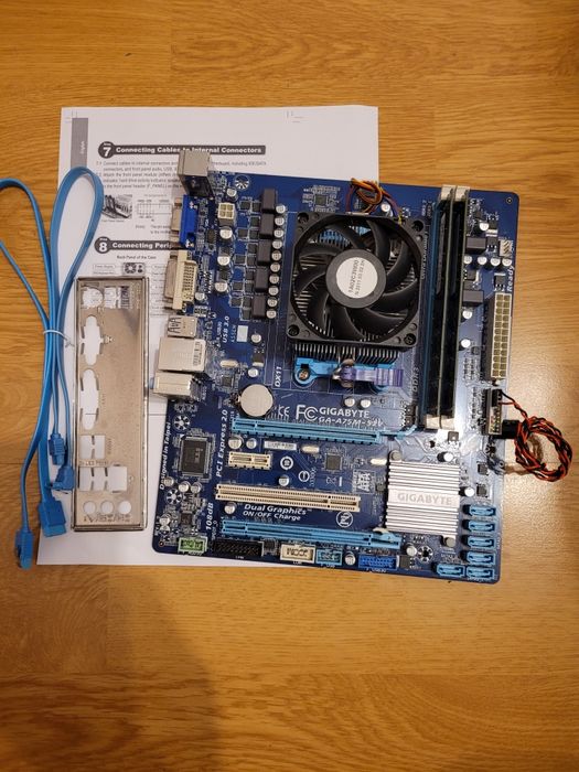 Kit MB Gigabyte GA-A75M-S2V FM1,Athlon II X4 641,8Gb DDR3 la 1600Mhz,C