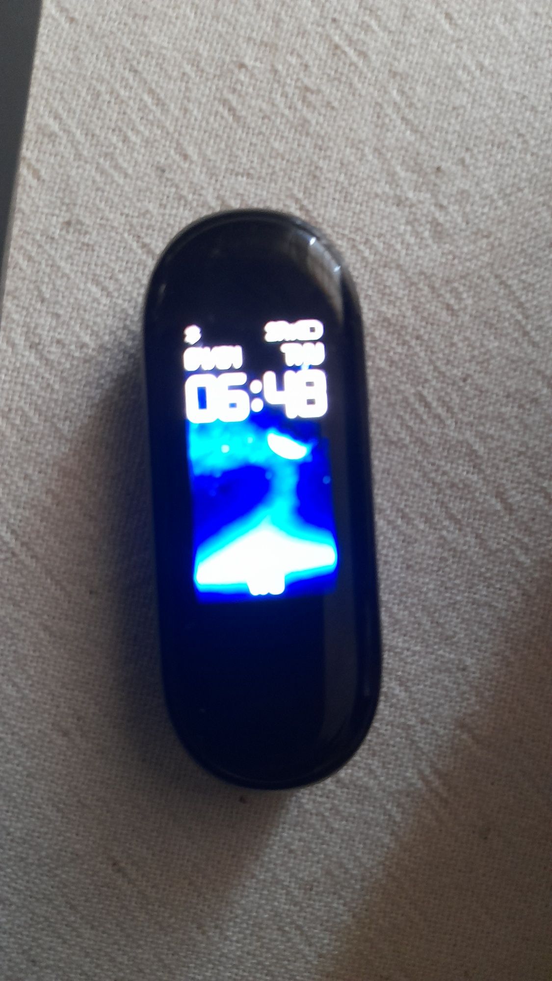Mi band 4 sotiladi.
