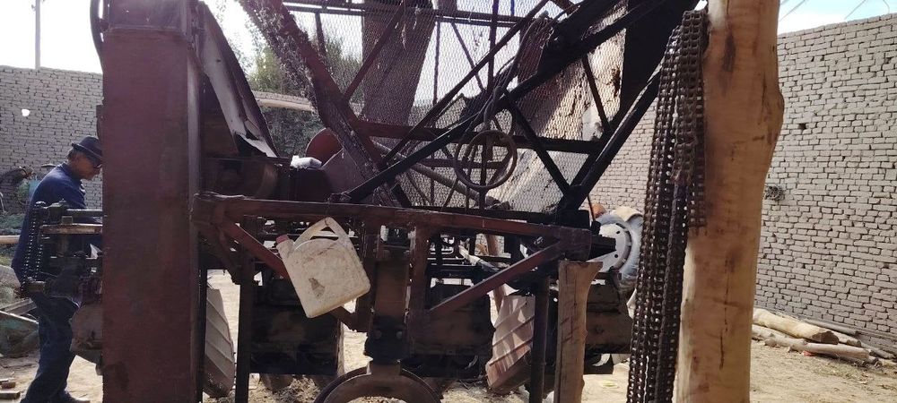 Курак комбайин срочний сотилади нархини келишамиз