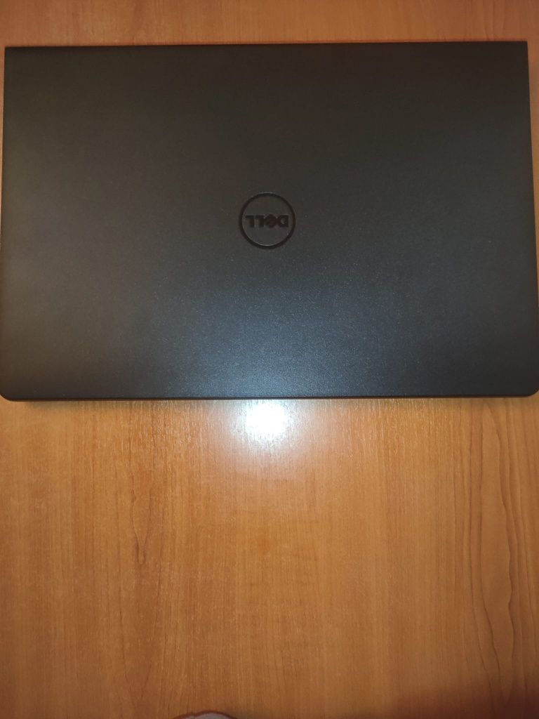 Vând Laptol Dell Inspiron 15 3567