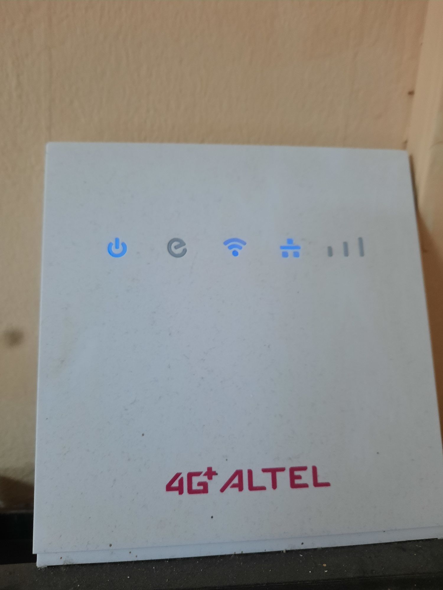 Продам Алтел модем 4G,почти новый цена 25000тг