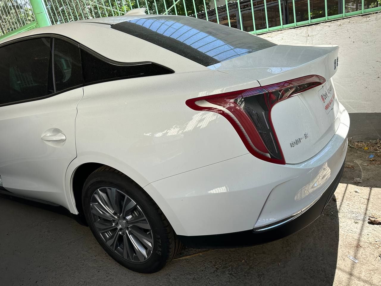 Hongqi E-qm5 500 фулл