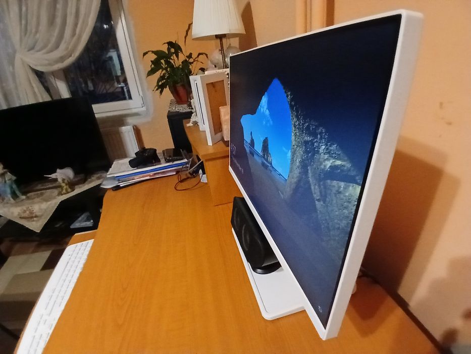 Calculator Lenovo All-in-One i5 / 8GB RAM / SSD – Vand urgent Va rog