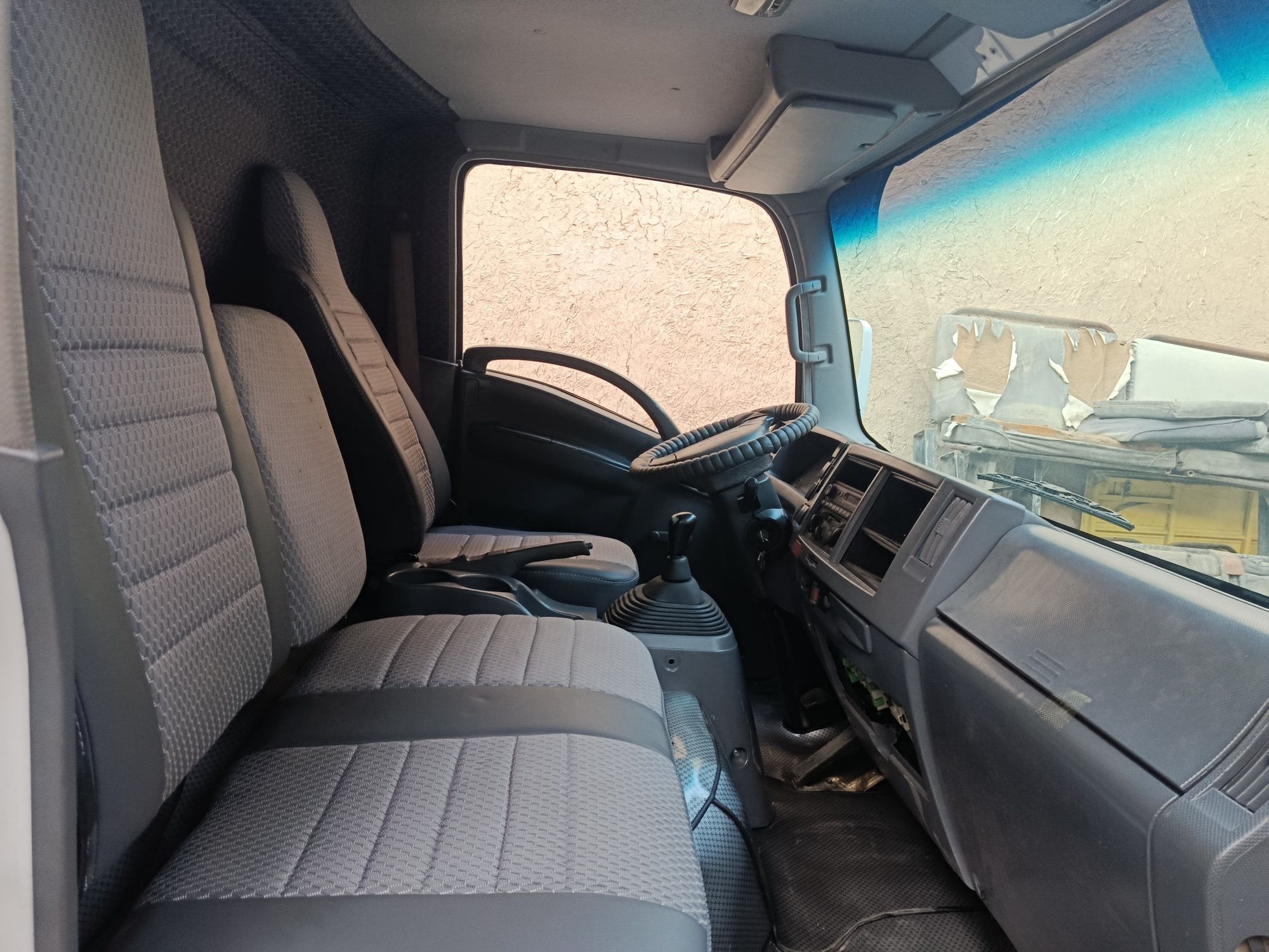 Isuzu sotiladi avtobusdan terilgan