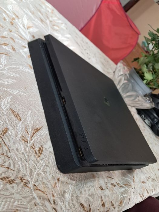 Playstation 4 slim