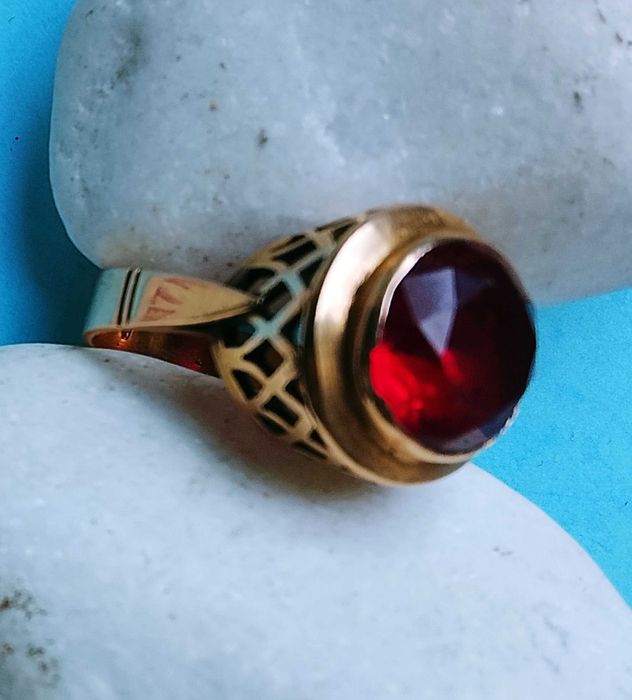 Дамски златен пръстен