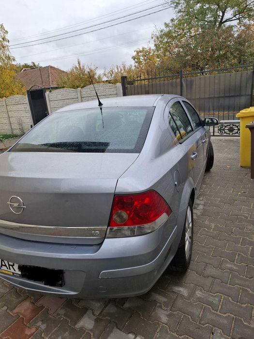 Vand OPEL Astra H, berlina, an 2007, 1.6 benzina Arad
