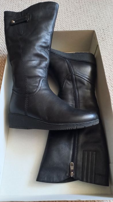 Продам женские зимнии сапоги