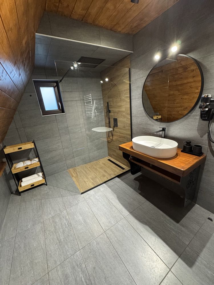 3 Casute/Cabane A-frame de inchiriat cu ciubar-jacuzzi, Paltinis