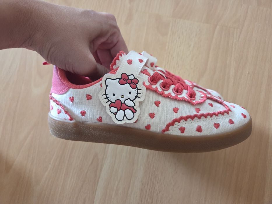 Adidasi H&M Hello Kitty nr 30