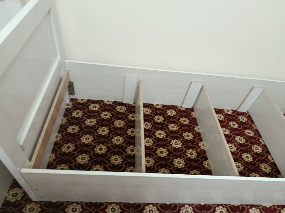 Спальный кровать