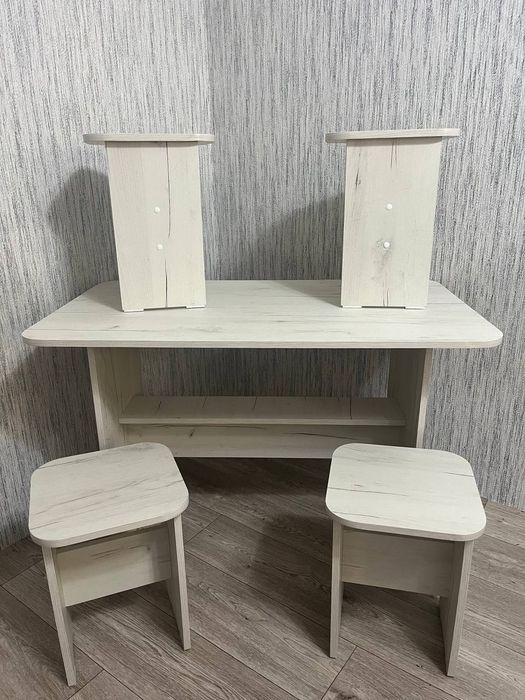 Кухонный стол + 4 табуретки