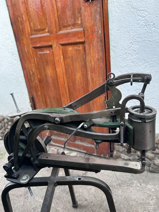 Швейная машина для кожных изделей