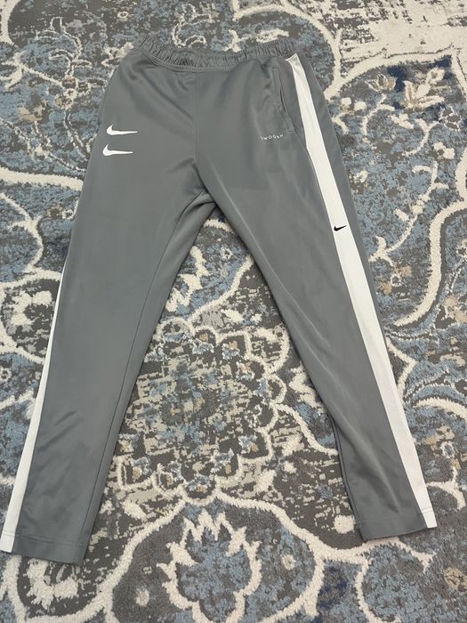 Vand pantaloni nike swoosh