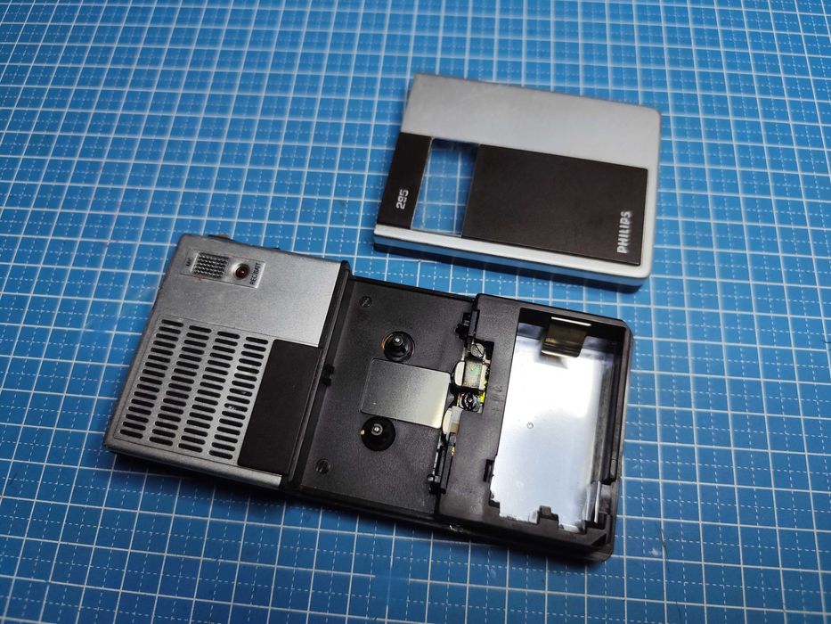 Casetofon reportofon portabil vechi anii 70 PHILIPS 295