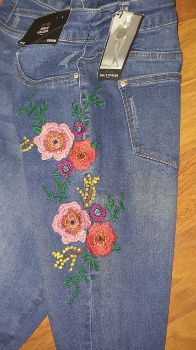 Blugi dama cu broderie