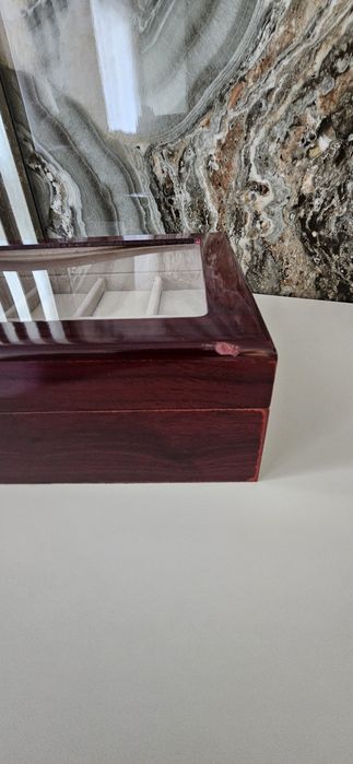 Cutie ceasuri + bijuterii din lemn