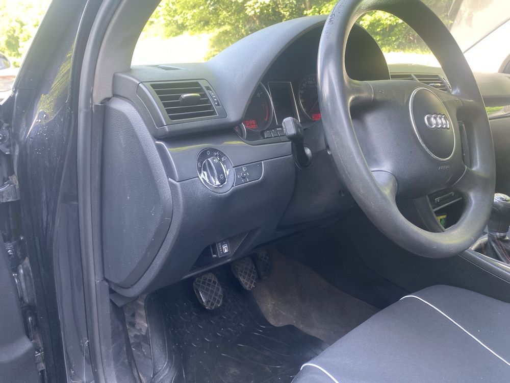 AUDI A4…………………,,