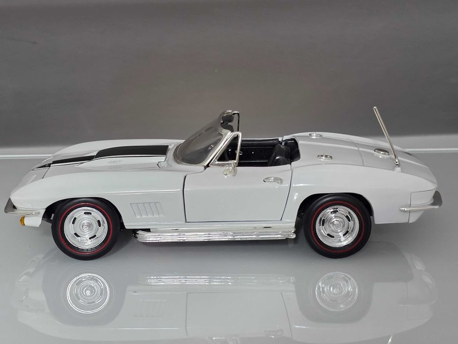 Macheta Auto 1/18 ERTL Chevrolet Corvette Sting Ray 427