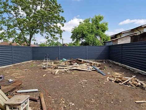 Vand garduri și porți la comanda clientului