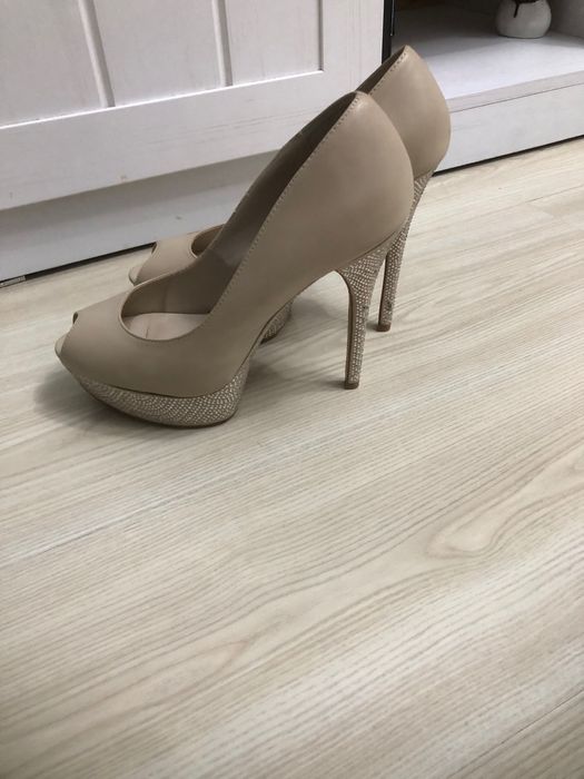 Елегантни дамски обувки ALDO