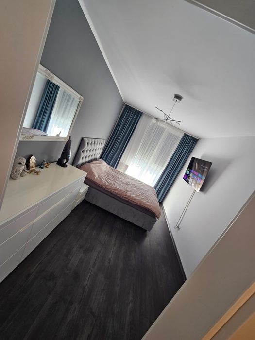 Proprietar vand apartament cu 3 camere
