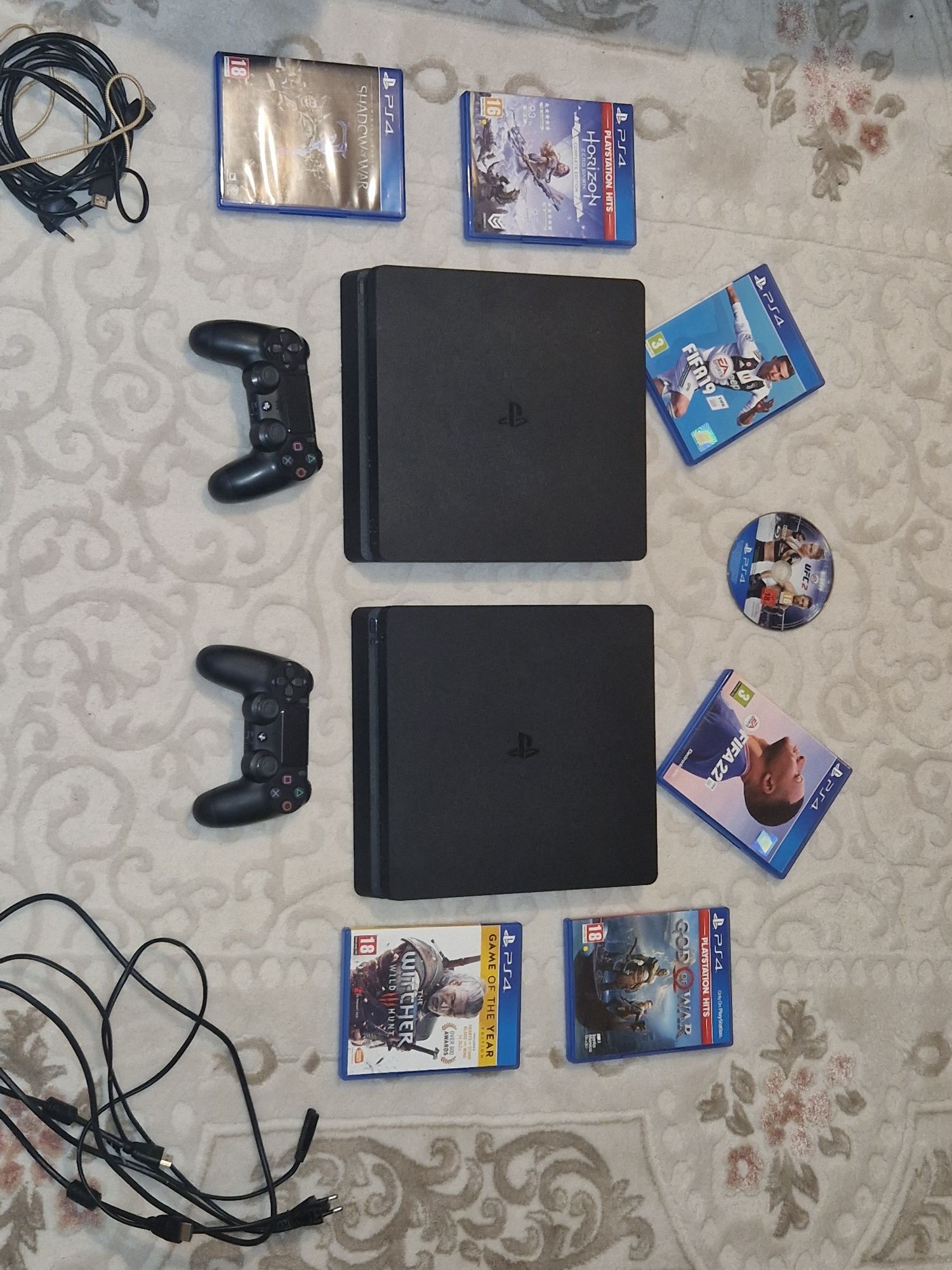 PlayStation 4 slim cu toate accesoriile