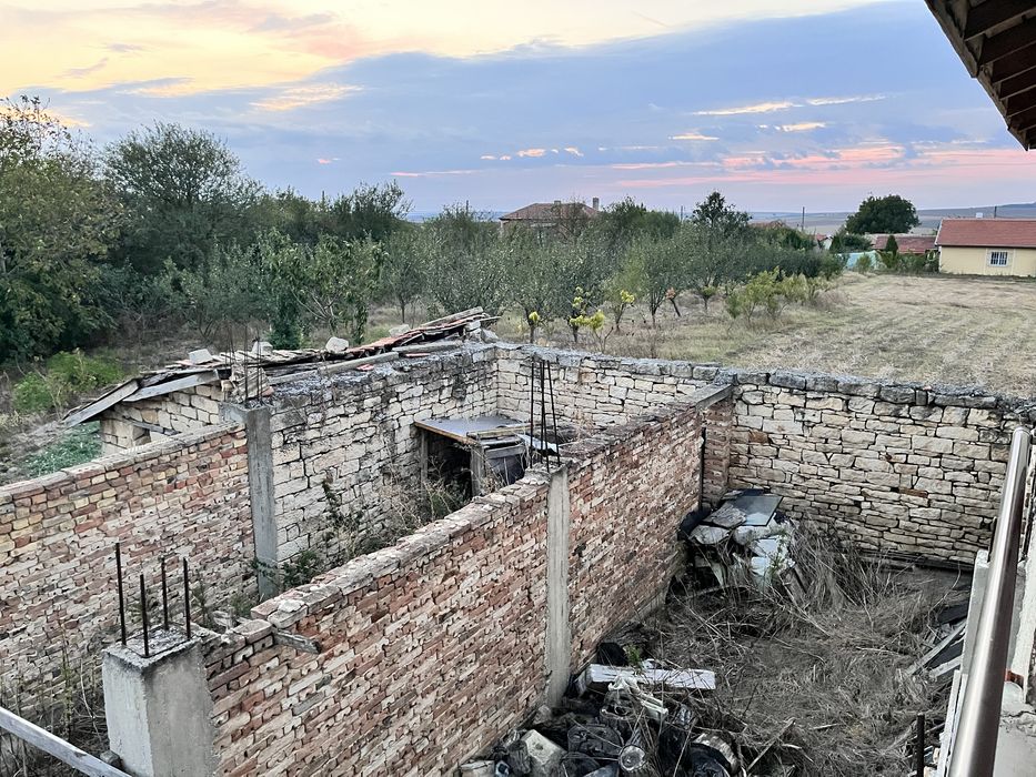 Къща с голям двор – с. Есеница, Варна