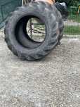 Vând 3 cauciucuri de tractor