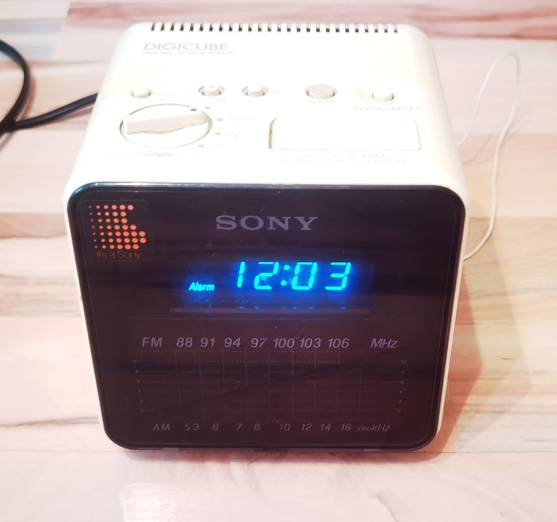 Radio cu ceas Sony Digicube ICF-C10W retro vintage de colecție anii 80