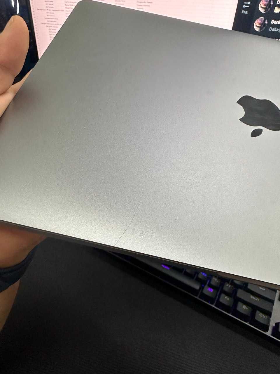 MacBook Pro (13-inch, M1, 2020)