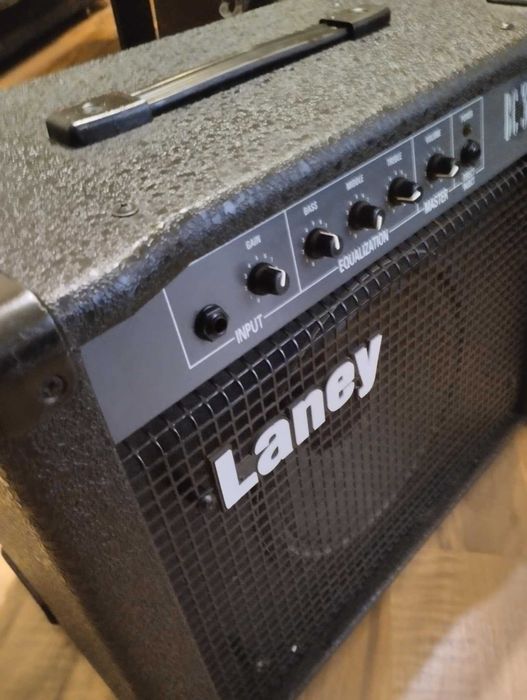 Продавам LANEY -апаратура/кубе/ за бас китара