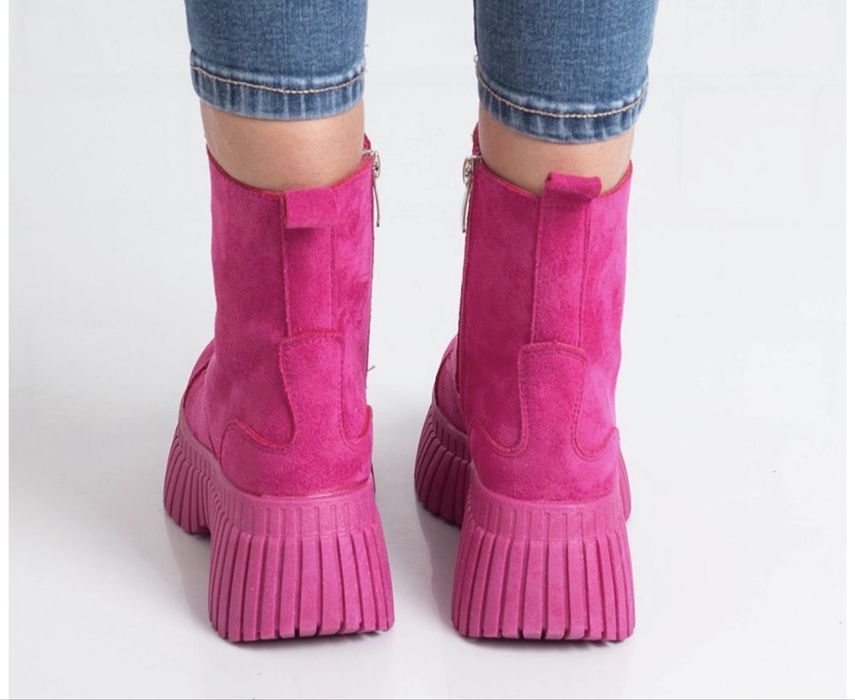 Дамски Цикламени боти велур