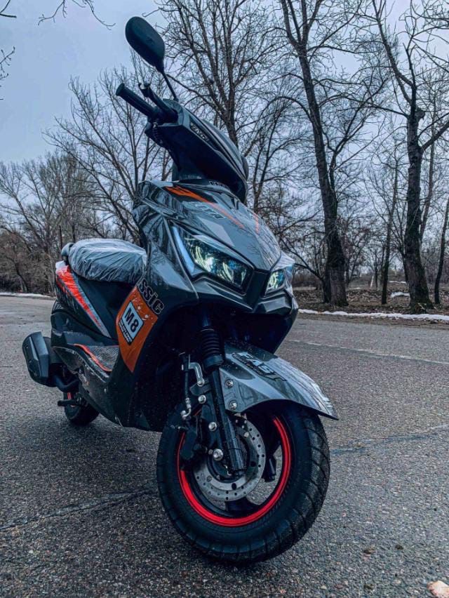 Продам скутер Liya M8