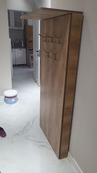 Прихожая  с крючками
