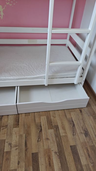 Двухъярусная кровать модели «Гулливер» из массива березы в белом цвете