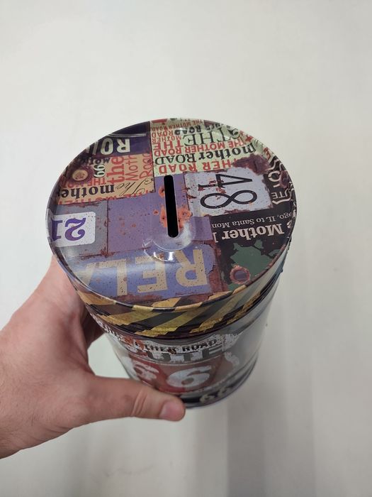 Pușculiță metalică stil vintage USA.