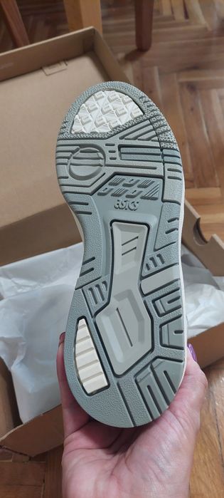 Високи кецове Asics