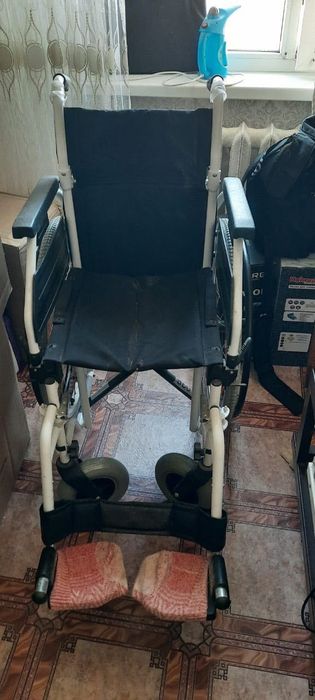 Кресло-коляска для инвалидов