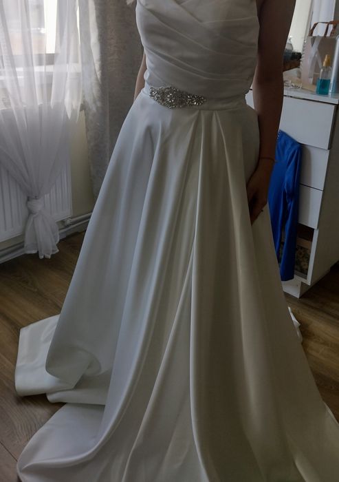 Rochie de mireasa ,satin ivoire,nouă