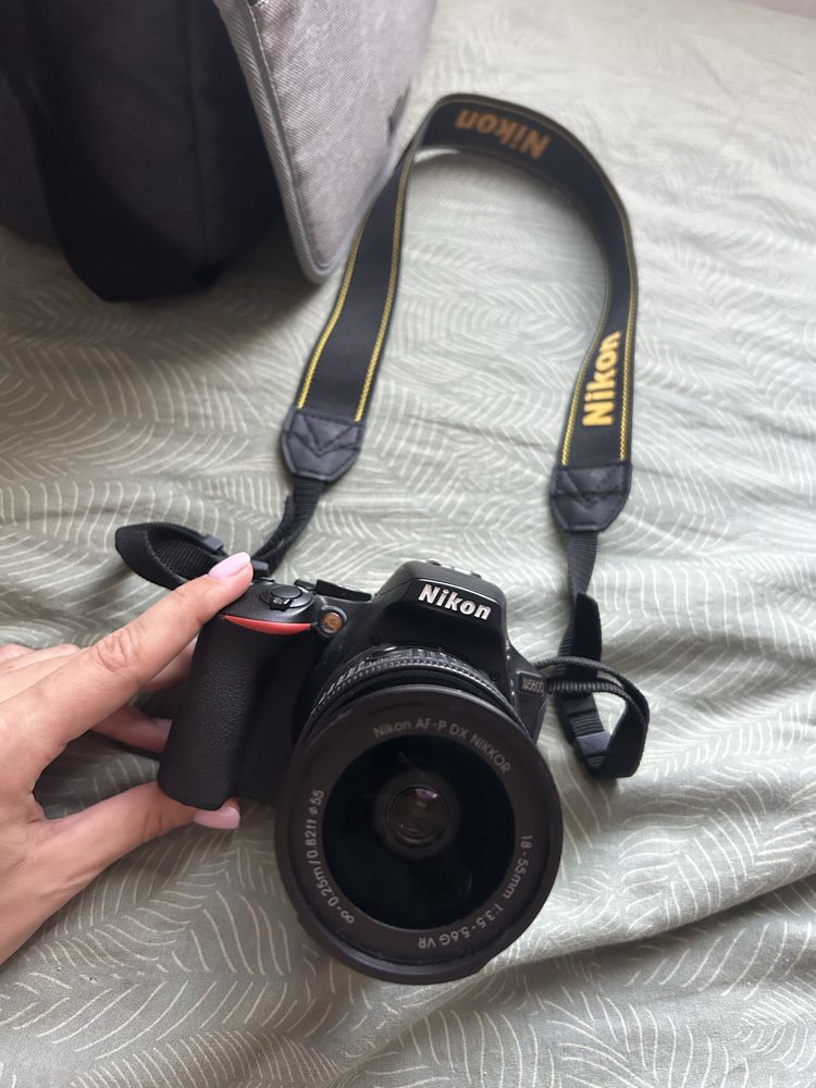 Nikon D5600.