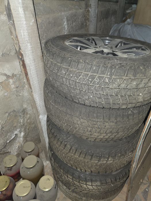 Продам комплект зимней резины новая