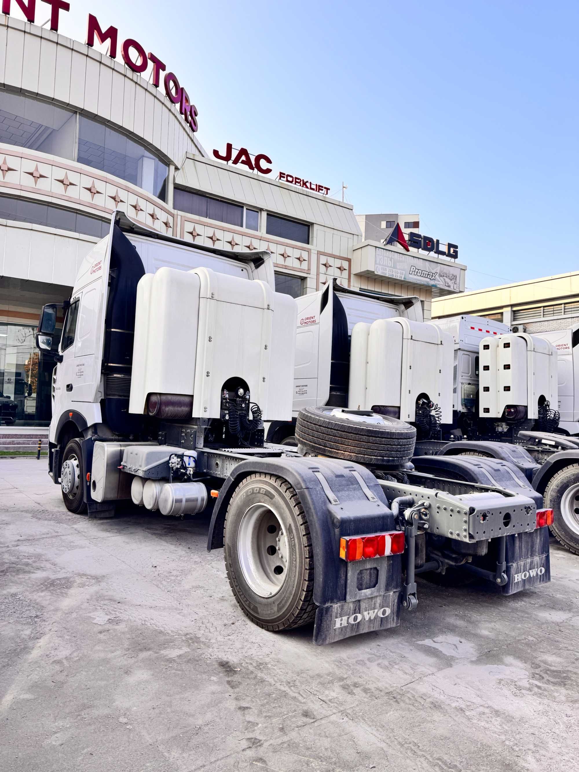 Тягач HOWO T7H CNG 4x2 ATM Ретардер бор (MAN technology)