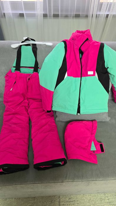 Зимний комплект 140 рост, очень красивый и теплый