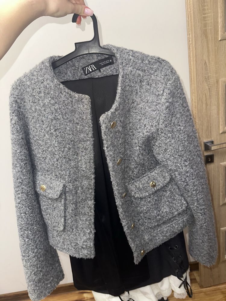 Късо палтенце Zara