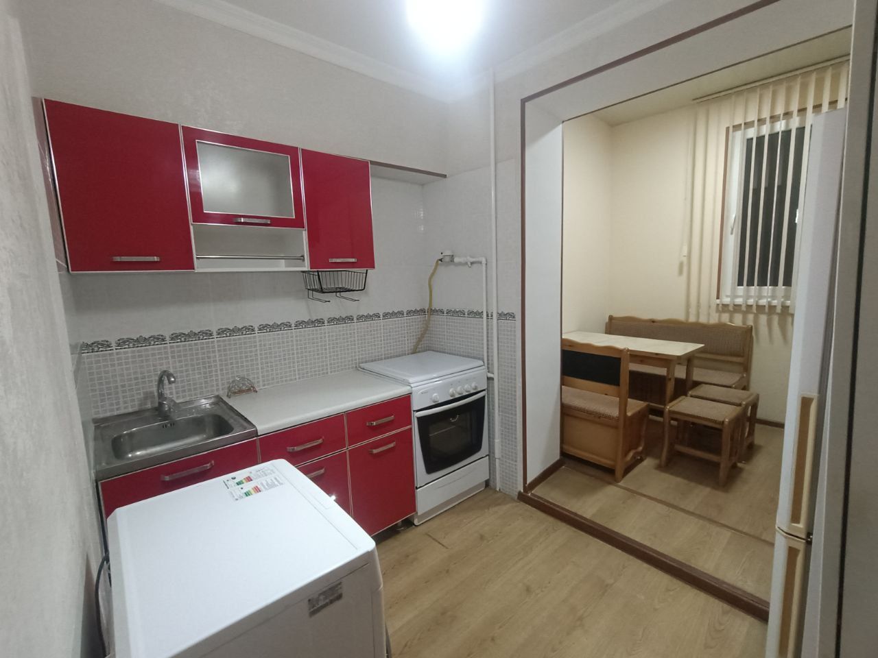Продаю свою 1 комнатную квартиру Юнусабад 4 кв Сезам