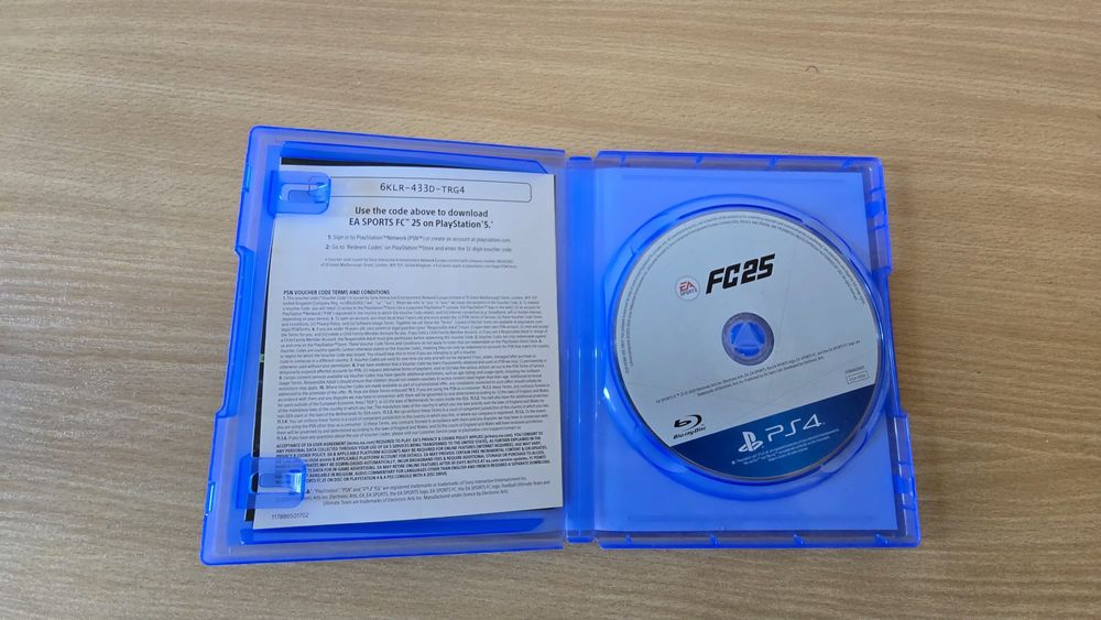 Продавам " EA SPORTS FC 25 " за плейстейшън 4